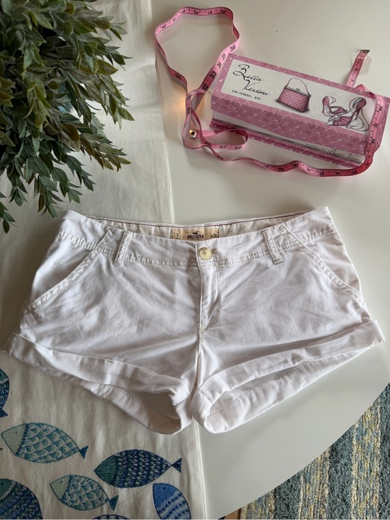 Hollister Pants - Vintage Low-Rise Shorts
